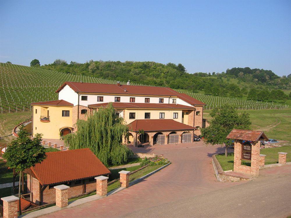 Stupnicki Dvori Winery Hotel Brodski Stupnik Exterior photo