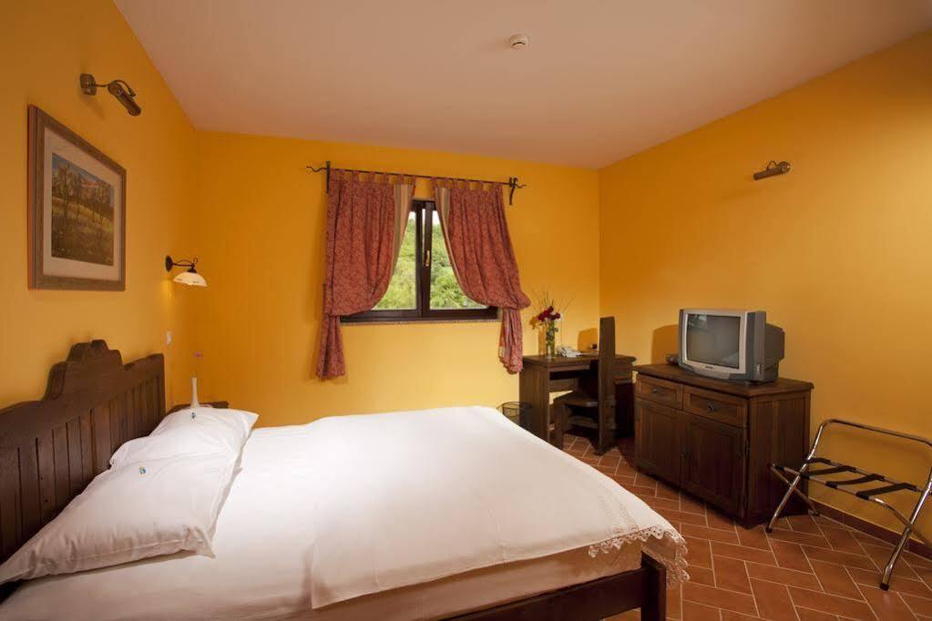 Stupnicki Dvori Winery Hotel Brodski Stupnik Exterior photo